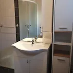 شقة Nada