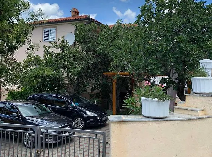 Nada Кленовица